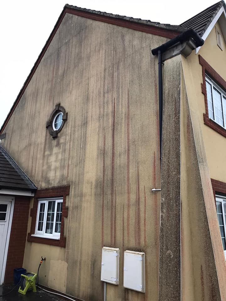 Domestic render cleaning. Maintenance. Professional. Experienced. Wall.